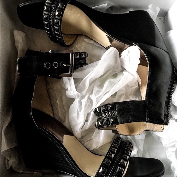 SOLD🖤Michael Kors BLACK wedge shoes - Picture 4 of 5